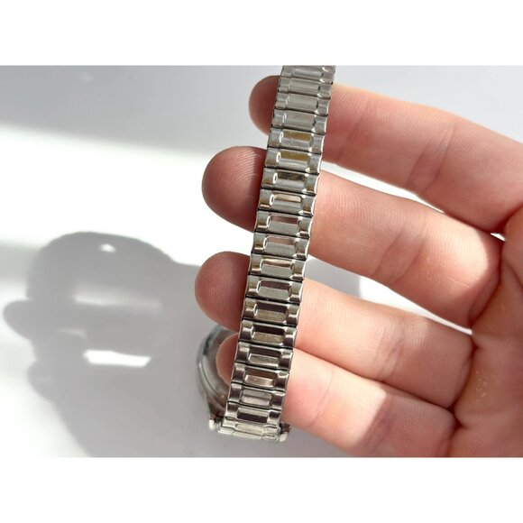 Silver Toned Rhinestone Vintage Stretch Ladies Vintage Wristwatch - 28mm WORKS! - Picture 4 of 10